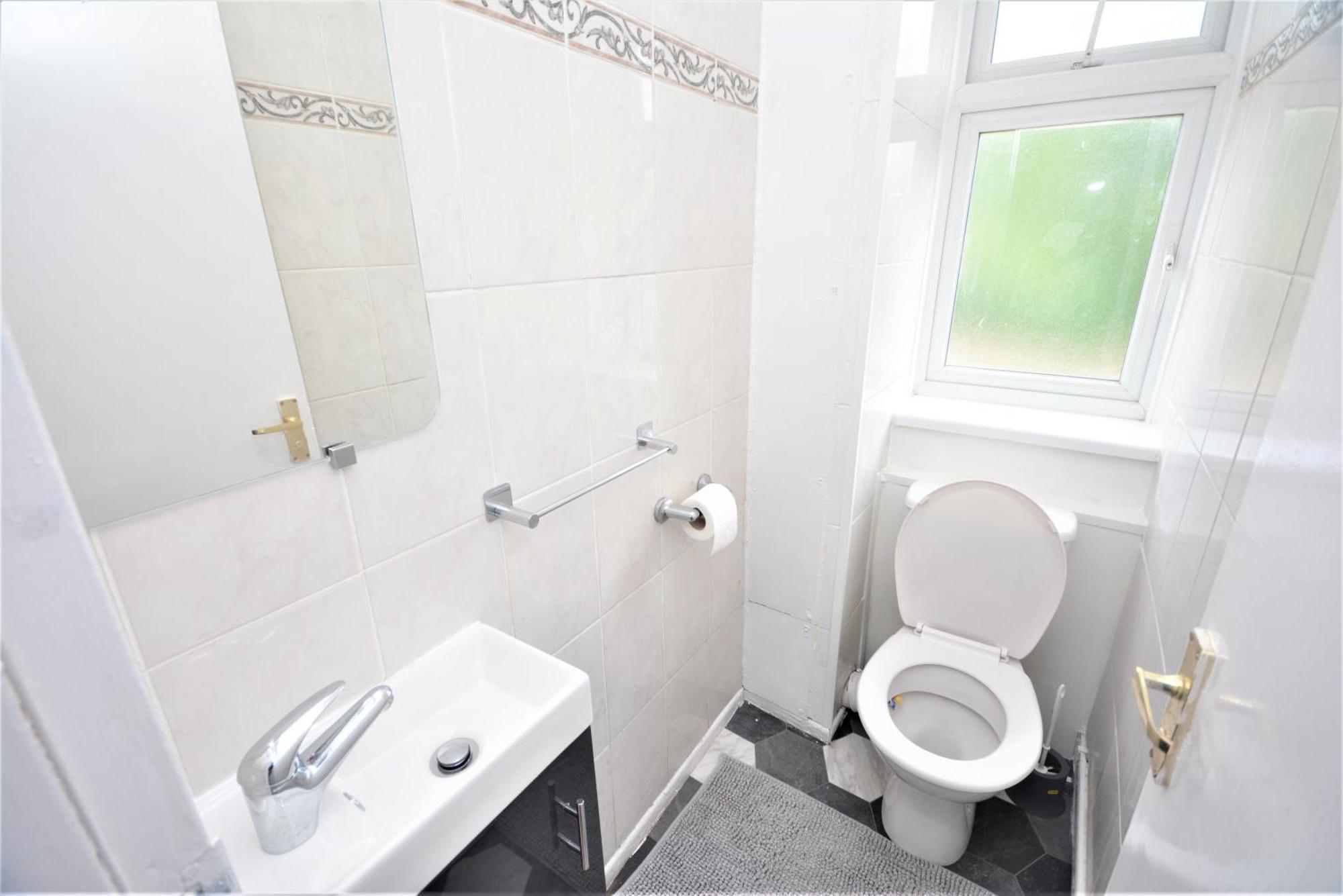 Lovely 2 Bedroom Condo In Greater 런던 외부 사진