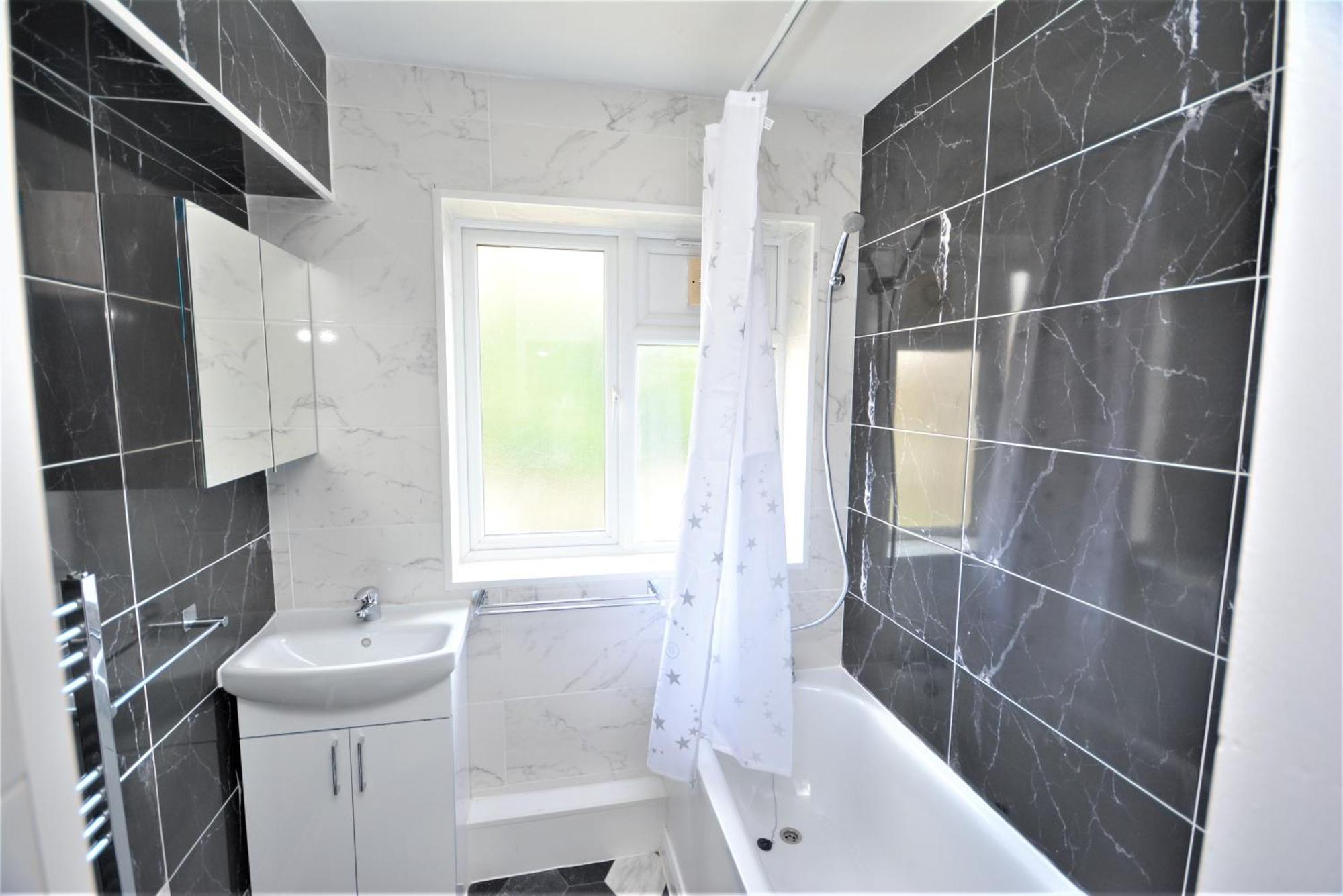 Lovely 2 Bedroom Condo In Greater 런던 외부 사진