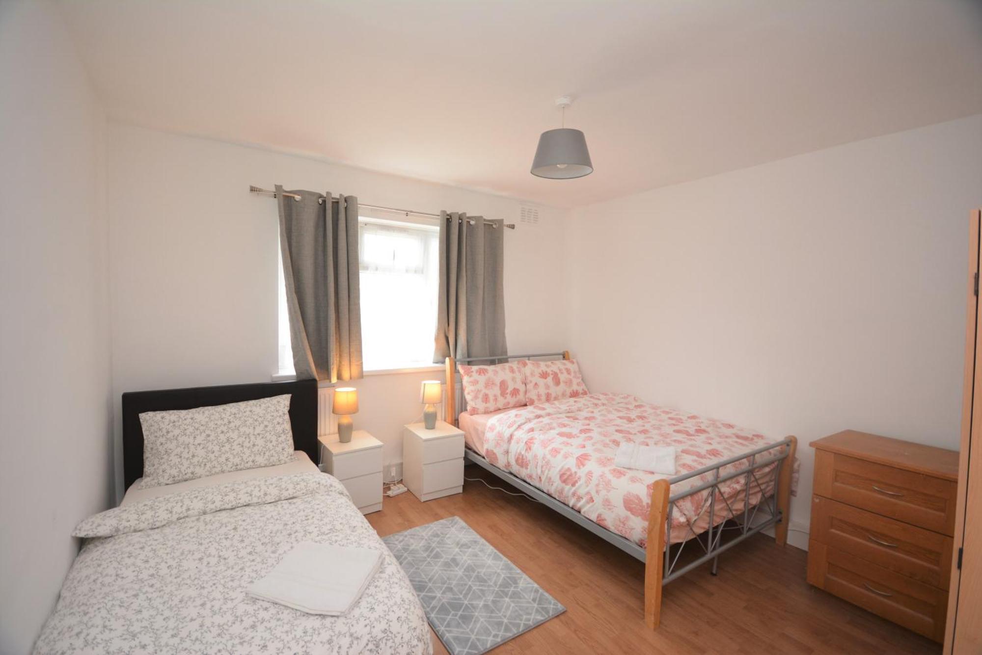 Lovely 2 Bedroom Condo In Greater 런던 외부 사진