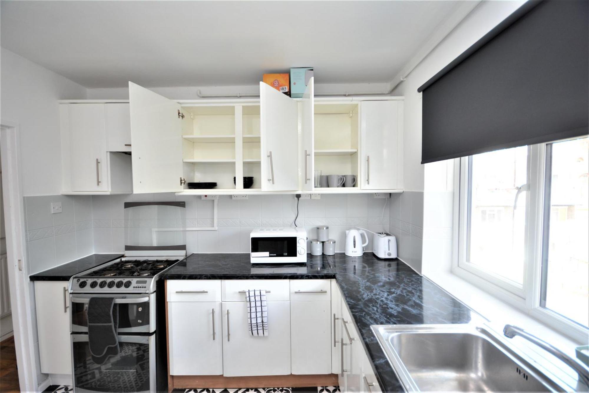 Lovely 2 Bedroom Condo In Greater 런던 외부 사진